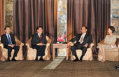 王国生省长（左二）与连战先生会谈，唐良智市长陪同（左一）小.jpg