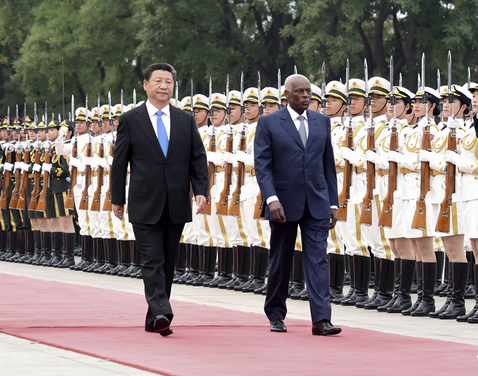习近平举行仪式欢迎安哥拉总统多斯桑托斯访华