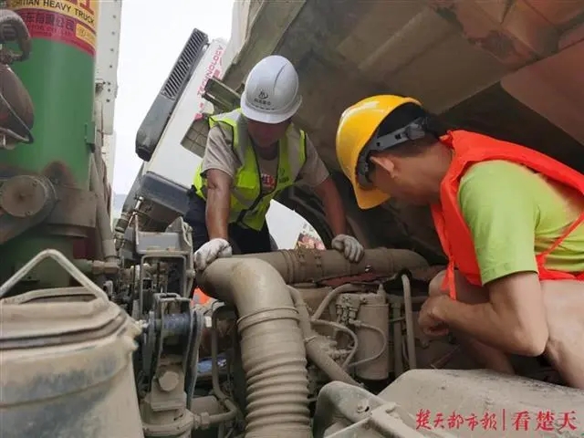 武汉市级防汛抢险应急救援队闻“汛”而动，18支队伍24小时待命